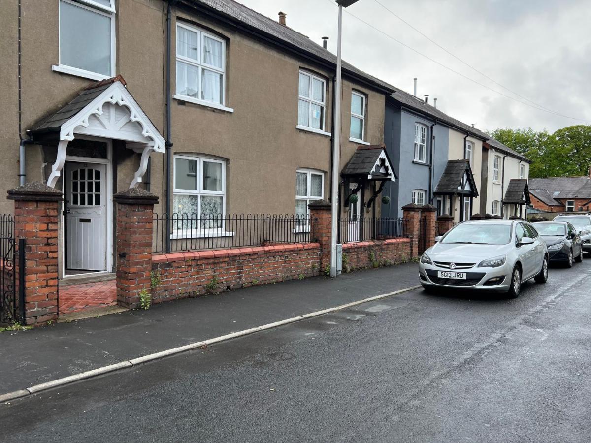 Brecon Town 3 Bedroom House Sleeps 6 Central Location Exterior foto